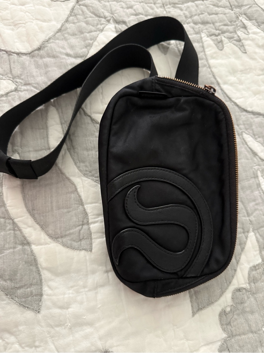 Lululemon black belt bag